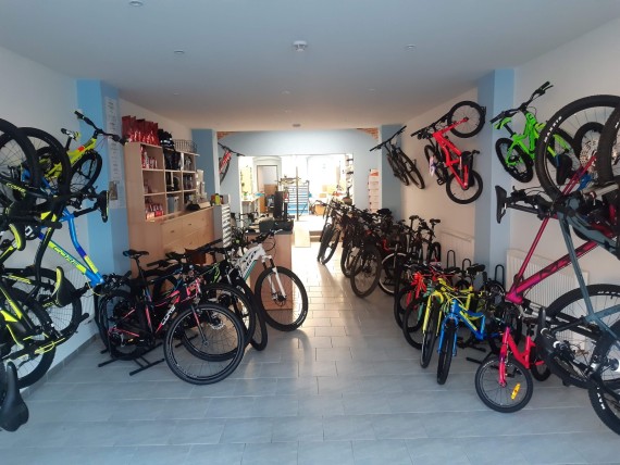 Profesionální servis vidlic, tlumičů, silničních i MTB kol a komponentů všech značek.