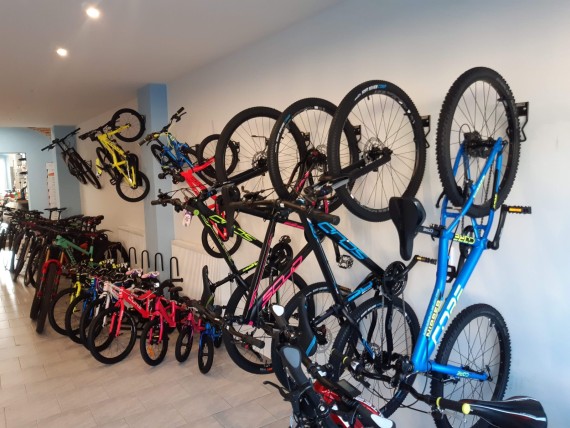 Profesionální servis vidlic, tlumičů, silničních i MTB kol a komponentů všech značek.