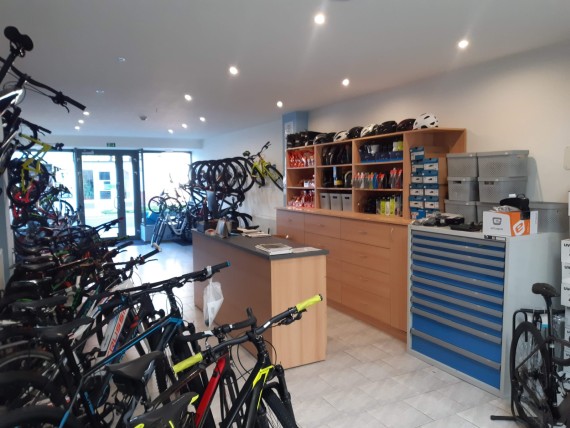 Profesionální servis vidlic, tlumičů, silničních i MTB kol a komponentů všech značek.