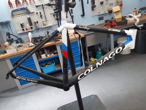 Profesionální servis vidlic, tlumičů, silničních i MTB kol a komponentů všech značek.