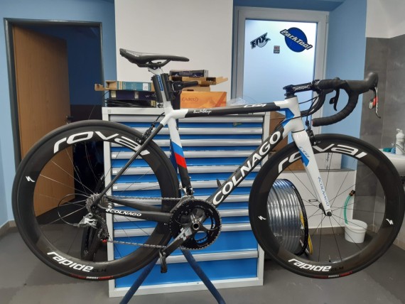 Profesionální servis vidlic, tlumičů, silničních i MTB kol a komponentů všech značek.